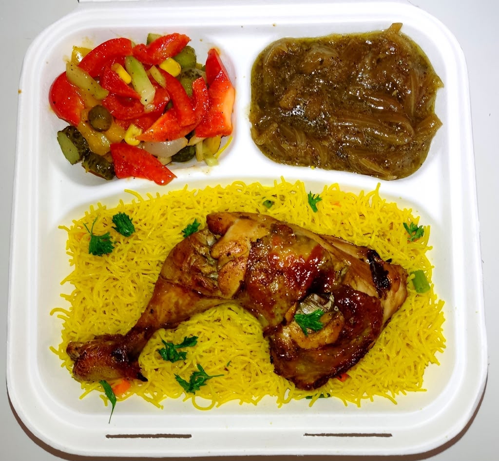 Poulet rôti sur vermicelles